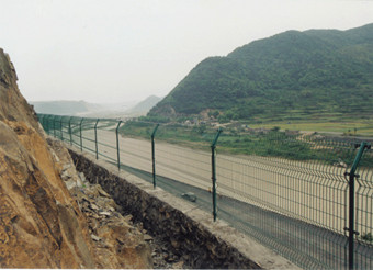 高速隔離網(wǎng)應及時維修