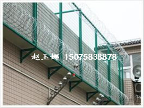 監獄監管區圍墻頂部增高金屬隔離網