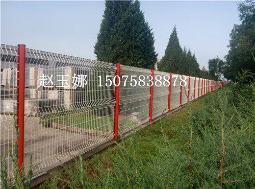 桃型柱護(hù)欄網(wǎng),熔堅(jiān)固美觀于一身的護(hù)欄網(wǎng)產(chǎn)品