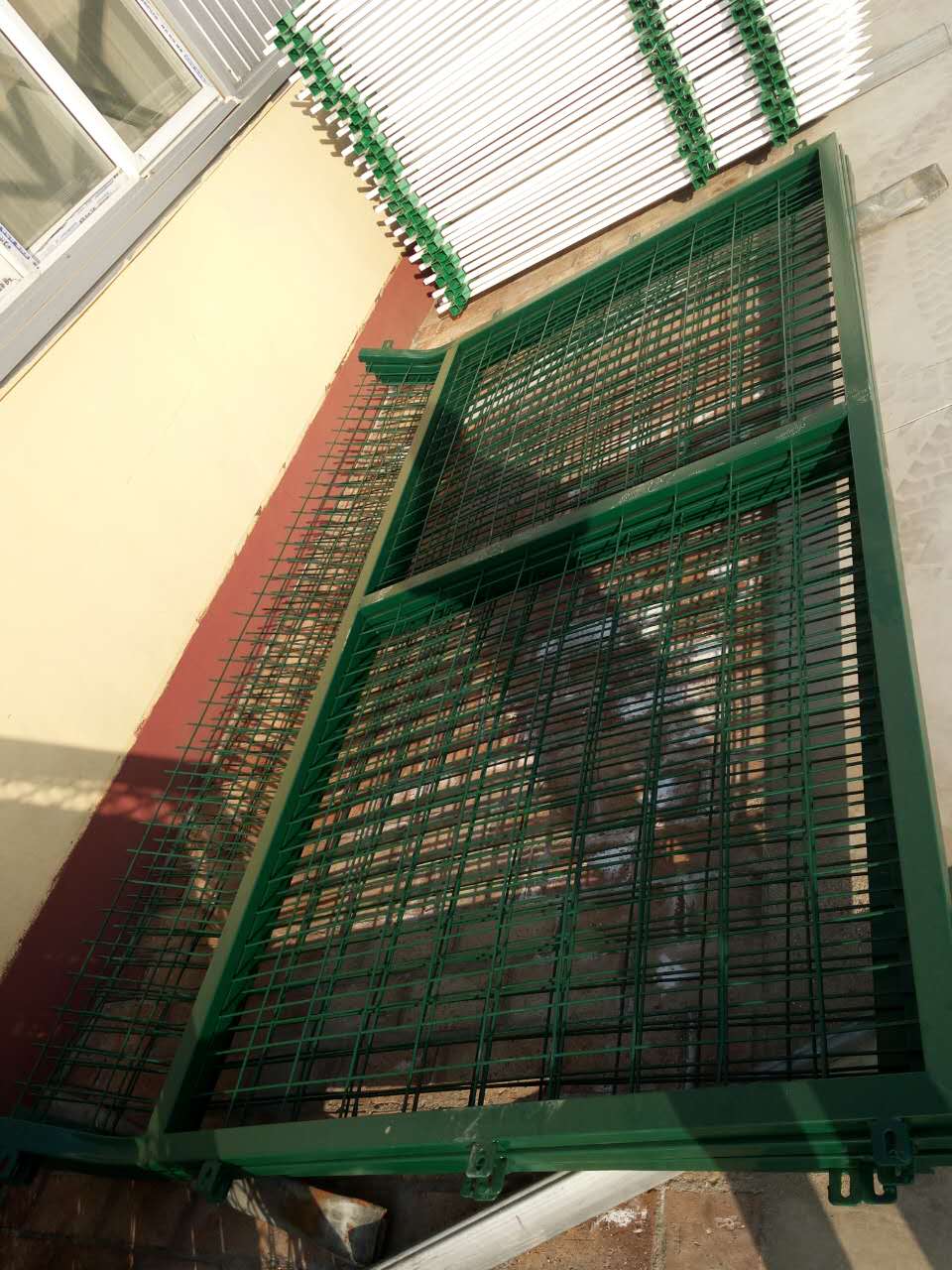 鐵絲護欄網(wǎng)