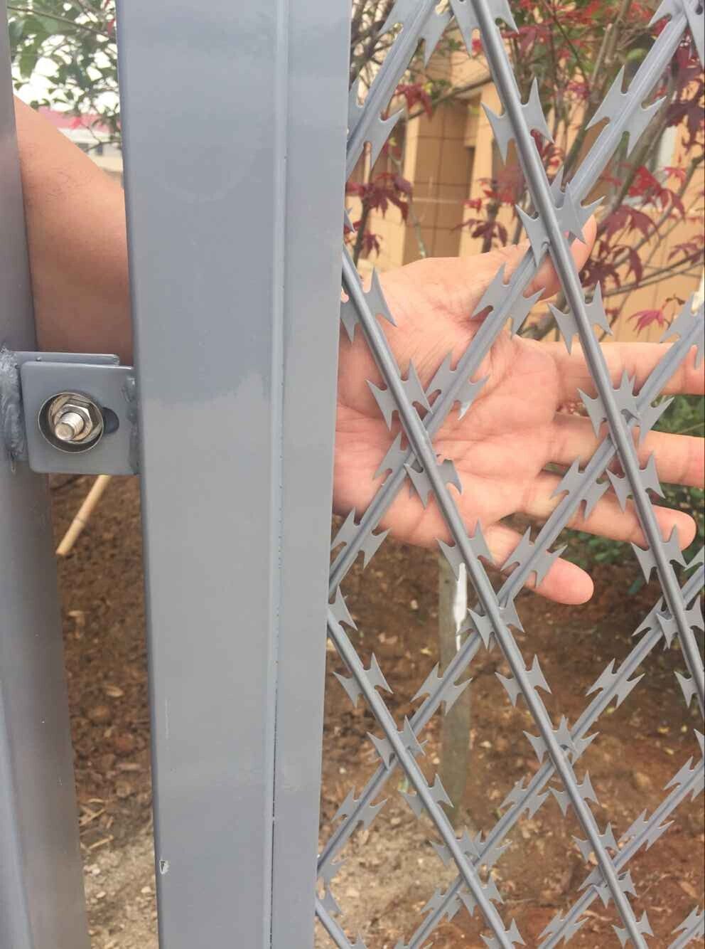 刀片刺網(wǎng)阻隔防護網(wǎng)