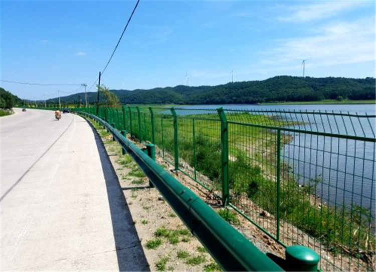 高速公路護(hù)欄網(wǎng)安裝施工的要求