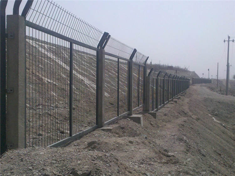 鐵路防護(hù)柵欄執(zhí)行的國家標(biāo)準(zhǔn)