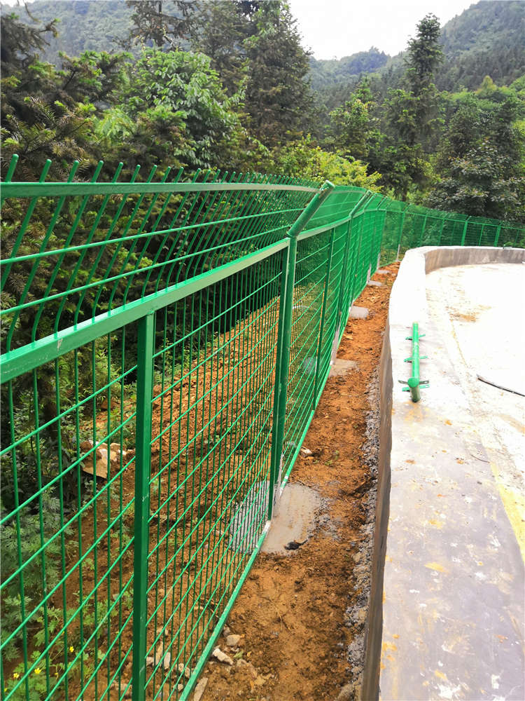 干渠兩側(cè)防護網(wǎng)水利設施隔離網(wǎng)護欄