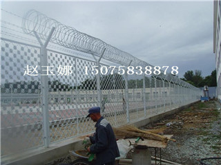 監(jiān)獄鋼網墻